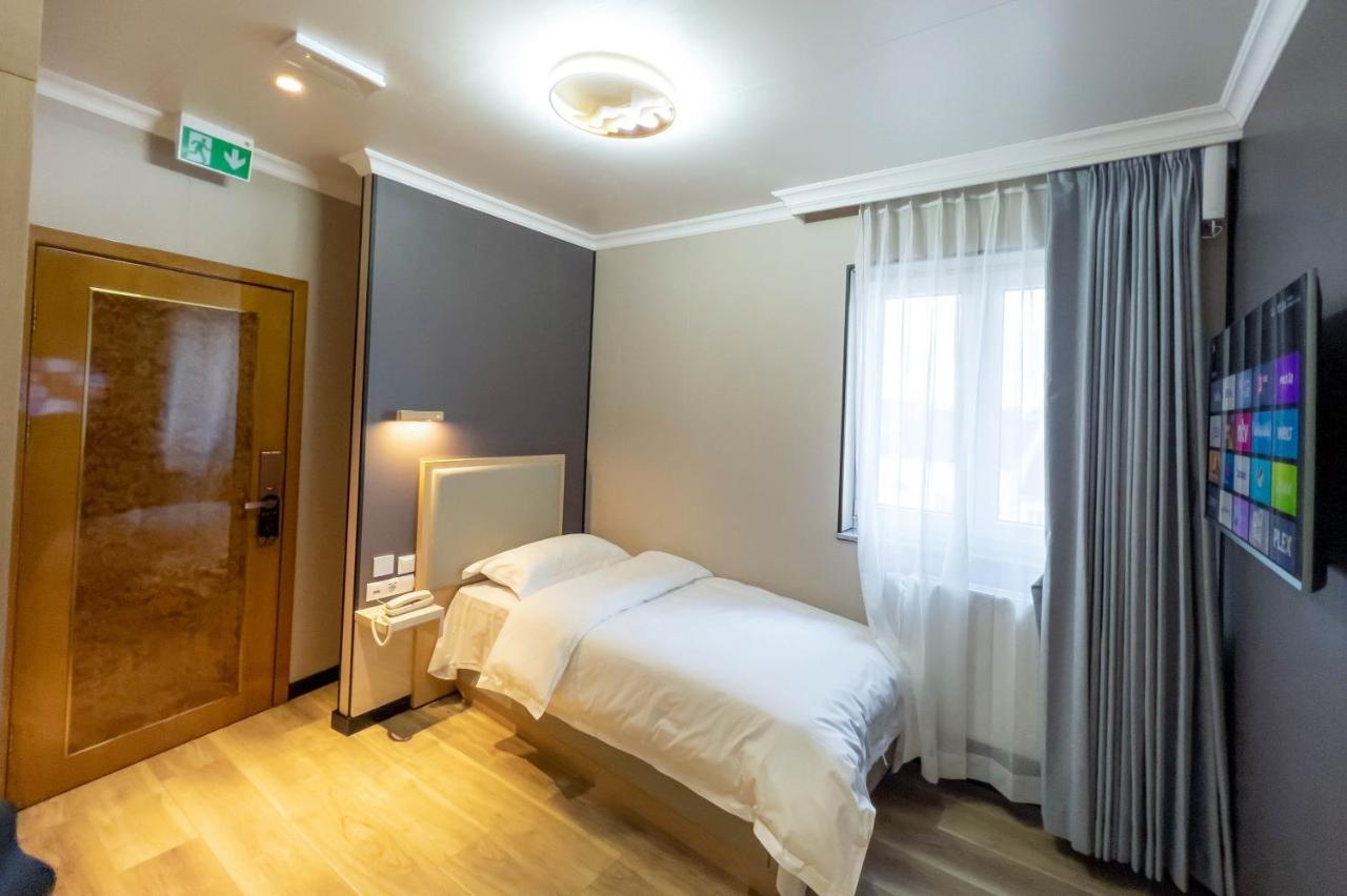 Mr.Liao Hotel Himberg Exterior foto